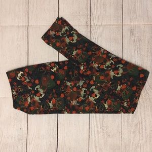 Lularoe OS NWOT Leggings Queen of hearts